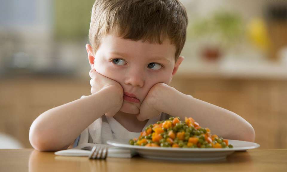Criança faz cara feia durante refeição: distúrbio do processamento sensorial 