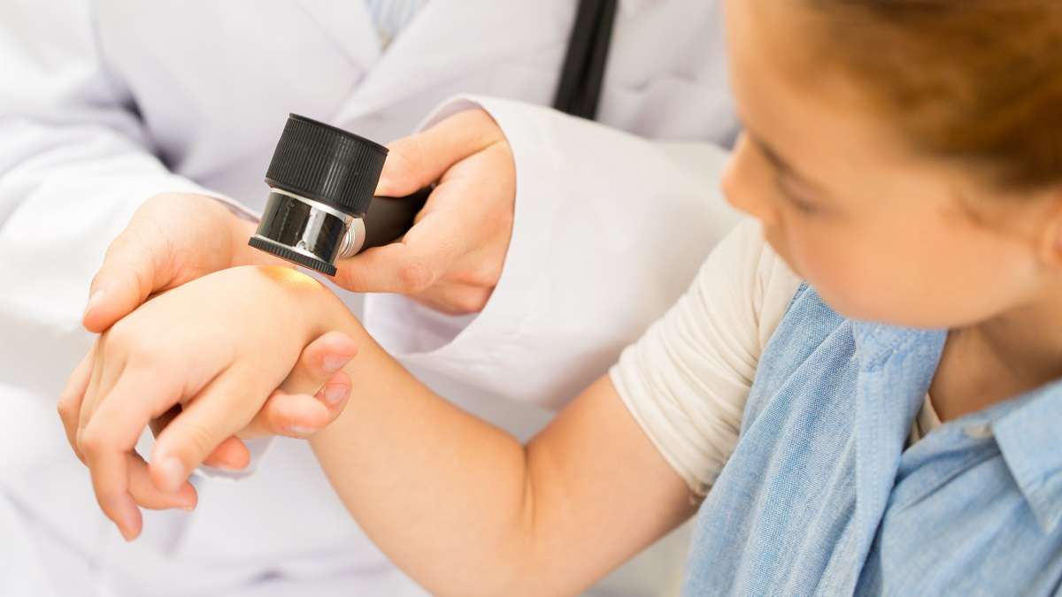 Criança no dermatologista: quando devo levar meu filho ao dermatologista?